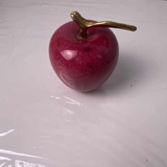 Vtg Polished APPLE PAPERWEIGHT Marble Stone Teacher Gift Brass Stem Red - Picture 6 of 6